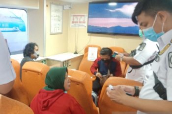 Patroli bersama pantau penumpang WNA diperiksa untuk cegah COVID-19