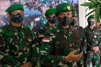 Pangdam XVII/Cenderawasih penerima vaksin COVID-19 pertama di Papua