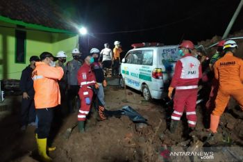 Pelapukan bebatuan salah satu penyebab longsor Sumedang