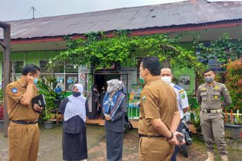 Sekda Padang Panjang tinjau pelaksanaan PTM hari pertama