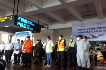 Basarnas menemukan 10 kantong potongan tubuh penumpang dan pesawat