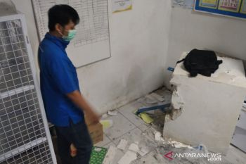 Jebol atap minimarket, pencuri bawa kabur uang Rp17,6 juta