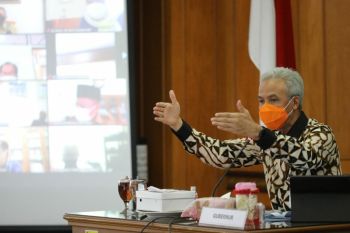 Ganjar minta penegakan aturan paralel dengan  sosialisasi PPKM