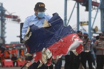 Serpihan Pesawat Sriwijaya Air