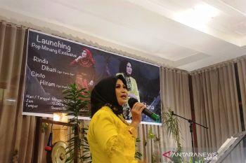 Hadirkan warna musik yang berbeda, Isteri mantan Kajati Sumbar luncurkan album lagu Minangkabau