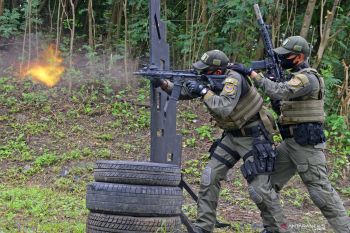 Latihan Menembak Tempur Reaksi
