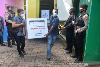 Kedatangan vaksin COVID-19 di Bandara SIM