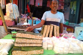 Harga kedelai melonjak perajin di Kota Makassar kurangi ukuran tempe
