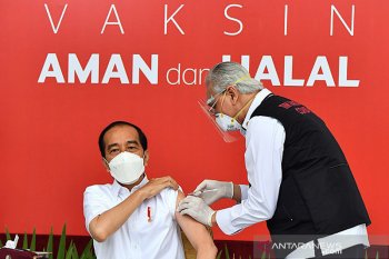 Presiden Joko Widodo jalani vaksinasi perdana COVID-19