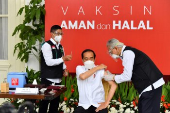 Presiden Jokowi ingatkan tetap disiplin protokol kesehatan meskipun sudah divaksin