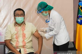Gubernur dan Wagub NTB disuntik vaksin COVID-19