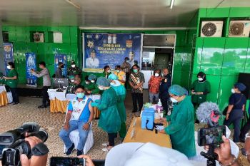 Kadis Pendidikan Papua imbau guru jangan takut divaksin COVID-19