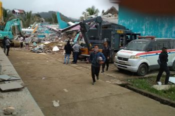 BPBD Sulawesi Barat ingatkan warga tidak mengungsi di gunung rawan longsor