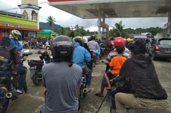 Warga korban gempa di Mamuju Sulbar mulai kesulitan air bersih dan BBM