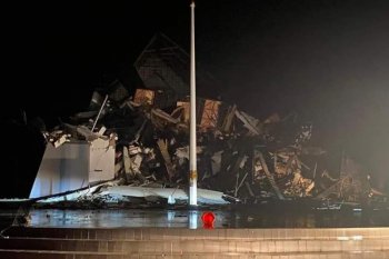 Dua korban terjebak di reruntuhan Gedung Kantor Gubernur Sulbar