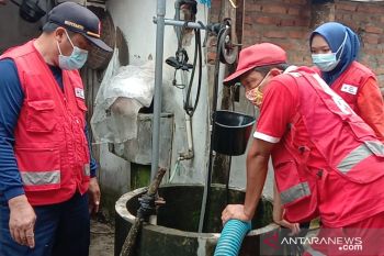 Sumur warga dinormalkan pascabanjir di Jember