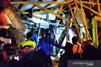 Pondok pesantren  roboh 11 orang luka