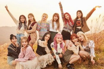 IZ*ONE luncurkan musik terbaru dengan UNIVERSE