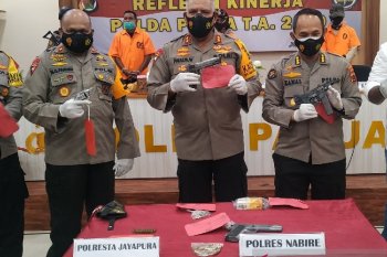 Polisi dan TNI menjual senjata harus ditindak tegas