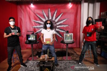Slank rilis album ke-24  yang berjudul "Vaksin"