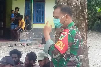 Babinsa Koramil Timika imbau warga patuhi protokol kesehatan