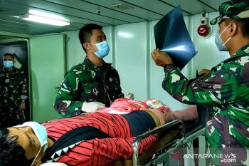 Korban gempa di Sulbar operasi jalani operasi patah tulang di KRI Suharso
