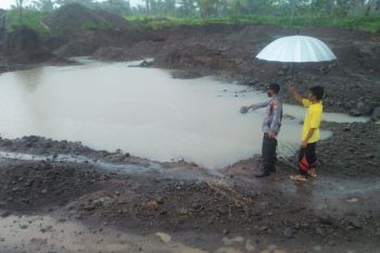 Dua bocah ditemukan meninggal di kubangan air bekas galian Pringgasela Lotim