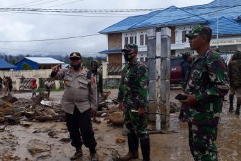 Banjir bandang melanda kampung Uwibutu, Distrik Paniai Timur