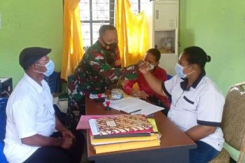 Babinsa Koramil Sentani lakukan komsos di Kelurahan Hinekombe