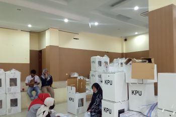 KPU Kabupaten Solok buka kotak suara sebagai bukti di MK