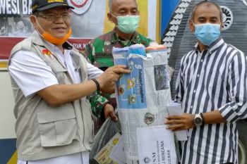 Rektor UNM salurkan langsung bantuan kemanusiaan ke Sulbar