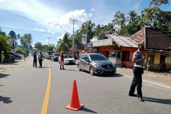 Polres Padang Pariaman mulai alihkan jalan di jembatan Titian Panjang Kayu Tanam