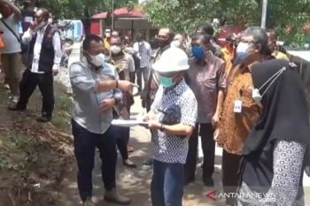 Sekdaprov Jatim tinjau pembangunan rumah sakit lapangan COVID-19 di Madiun