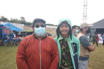 Penyintas gempa Balaroa Palu berbagi ceria dengan korban gempa Mamuju