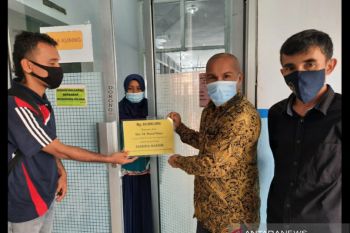 Anggota DPR Darul Siska bantu biaya operasi bayi pengidap penyakit langka