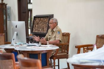Bupati Sleman mengikuti musrenbang dari tempat isolasi mandiri