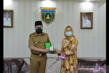 Wako Padang Panjang Fadly siapkan beasiswa bagi mahasiswa akper Nabila