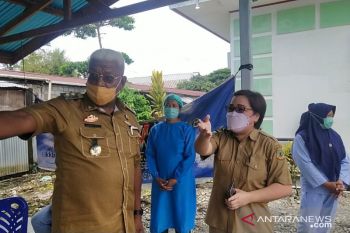 Wabup Mimika tinjau fasitas kesesehatan vaksinasi COVID-19