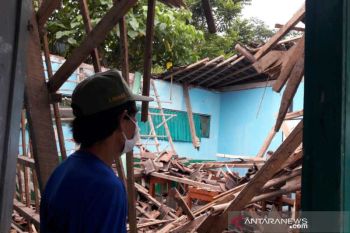 Atap MTs Al Islam Pare Kabupaten Temanggung roboh