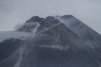 Merapi semburkan awan panas guguran sejauh 1.000 meter