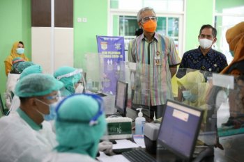 Ganjar optimistis vaksinasi COVID-19 tahap pertama selesai lebih cepat