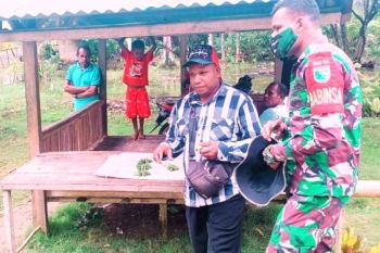 Babinsa Posramil Warsa gelar komunikasi sosial dengan aparat kampung
