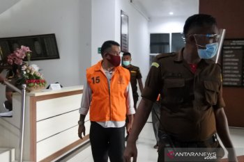 Penahanan Bupati Mabar tunggu izin mendagri
