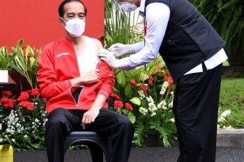 Jokowi: Vaksinasi COVID-19 ke masyarakat pertengahan Februari