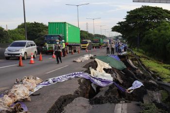 Ruas Tol Surabaya-Gempol longsor, Jasa Marga terapkan "contra flow"