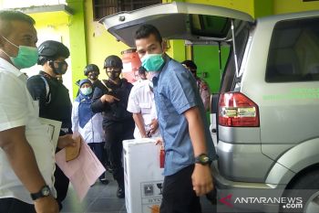Vaksin COVID-19 tiba di Pariaman dengan pengawalan ketat