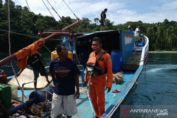 Kapal nelayan patah kemudi di perairan desa Wakasihu