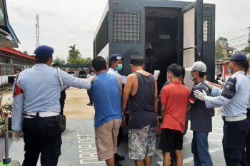 Puluhan warga binaan Lapas Pekanbaru dikirim ke Tembilahan, begini penjelasannya