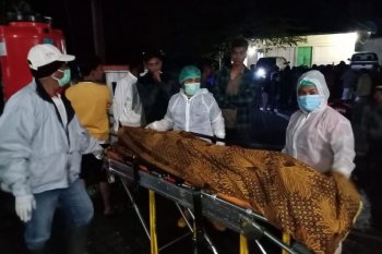Tiga pekerja proyek drainase tewas tertimbun longsor