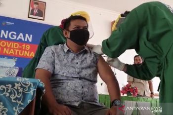 Natuna lakukan vaksinasi perdana